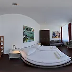 Gls Hotel